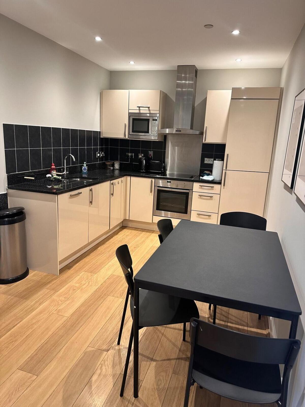 Union Terrace Garden View Apartment Абърдийн Екстериор снимка