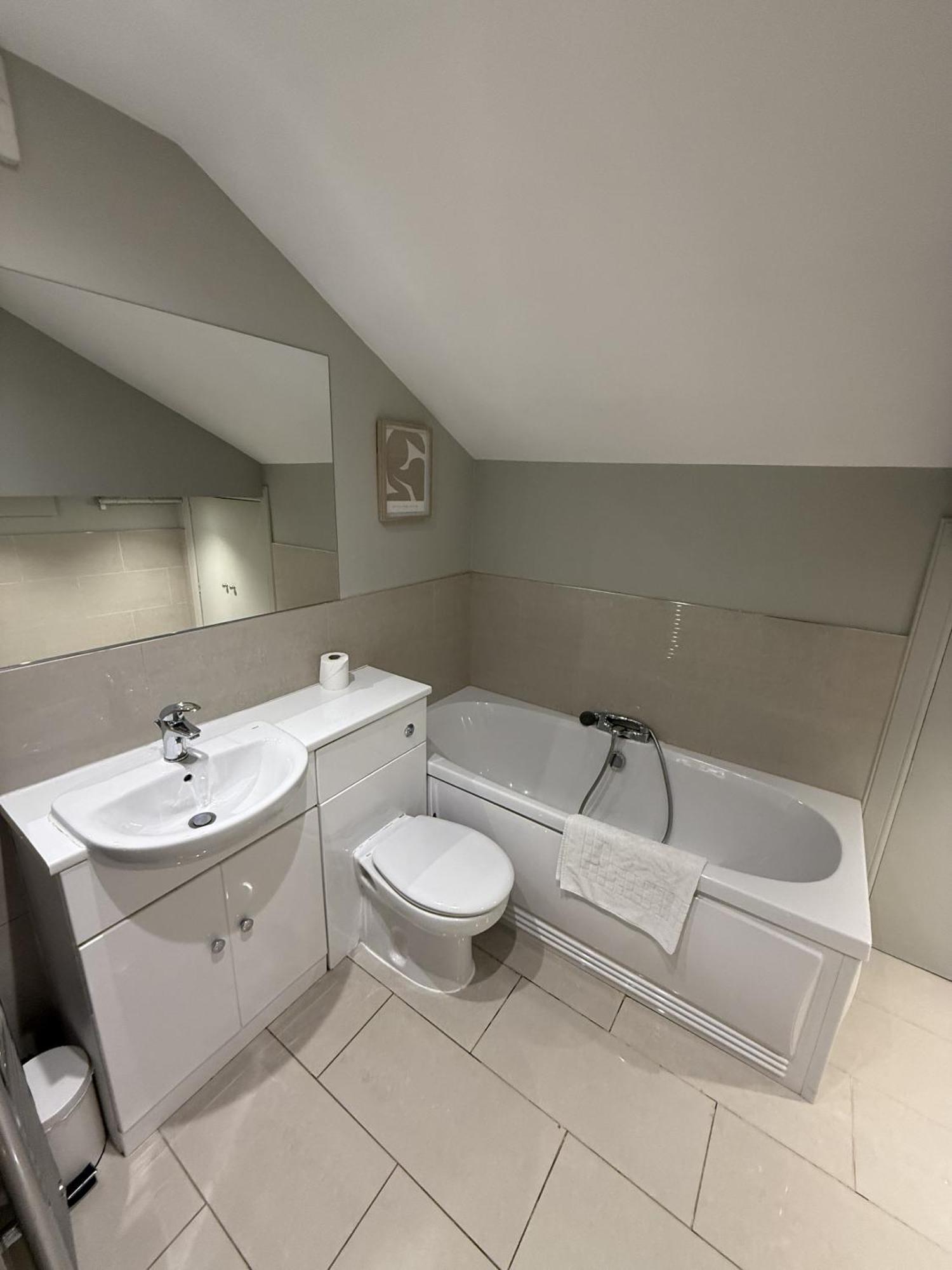 Union Terrace Garden View Apartment Абърдийн Екстериор снимка
