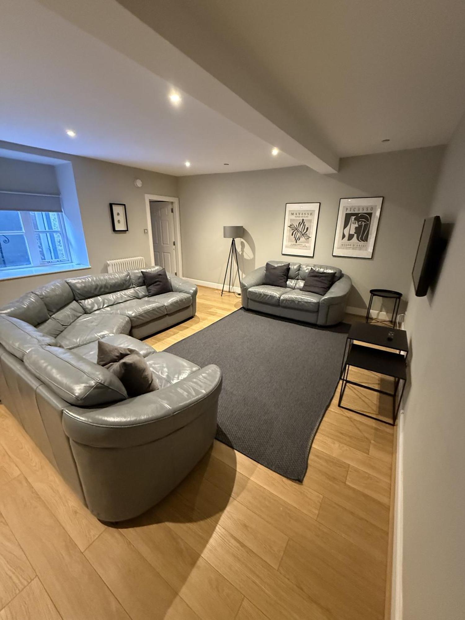 Union Terrace Garden View Apartment Абърдийн Екстериор снимка