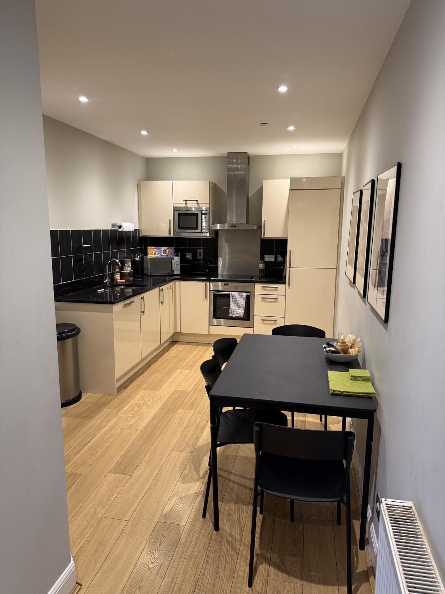 Union Terrace Garden View Apartment Абърдийн Екстериор снимка